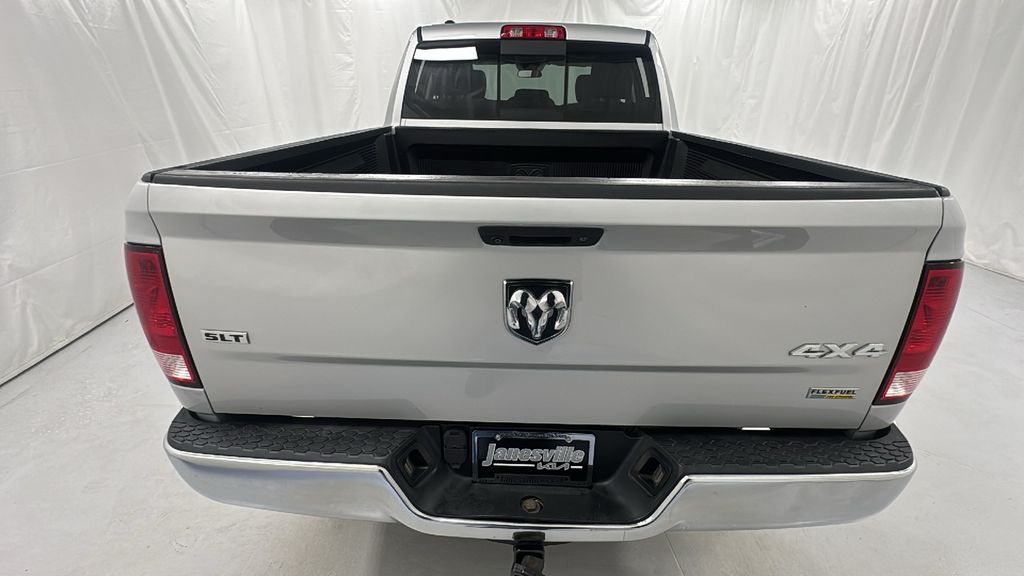 2018 Ram 1500 SLT photo 3