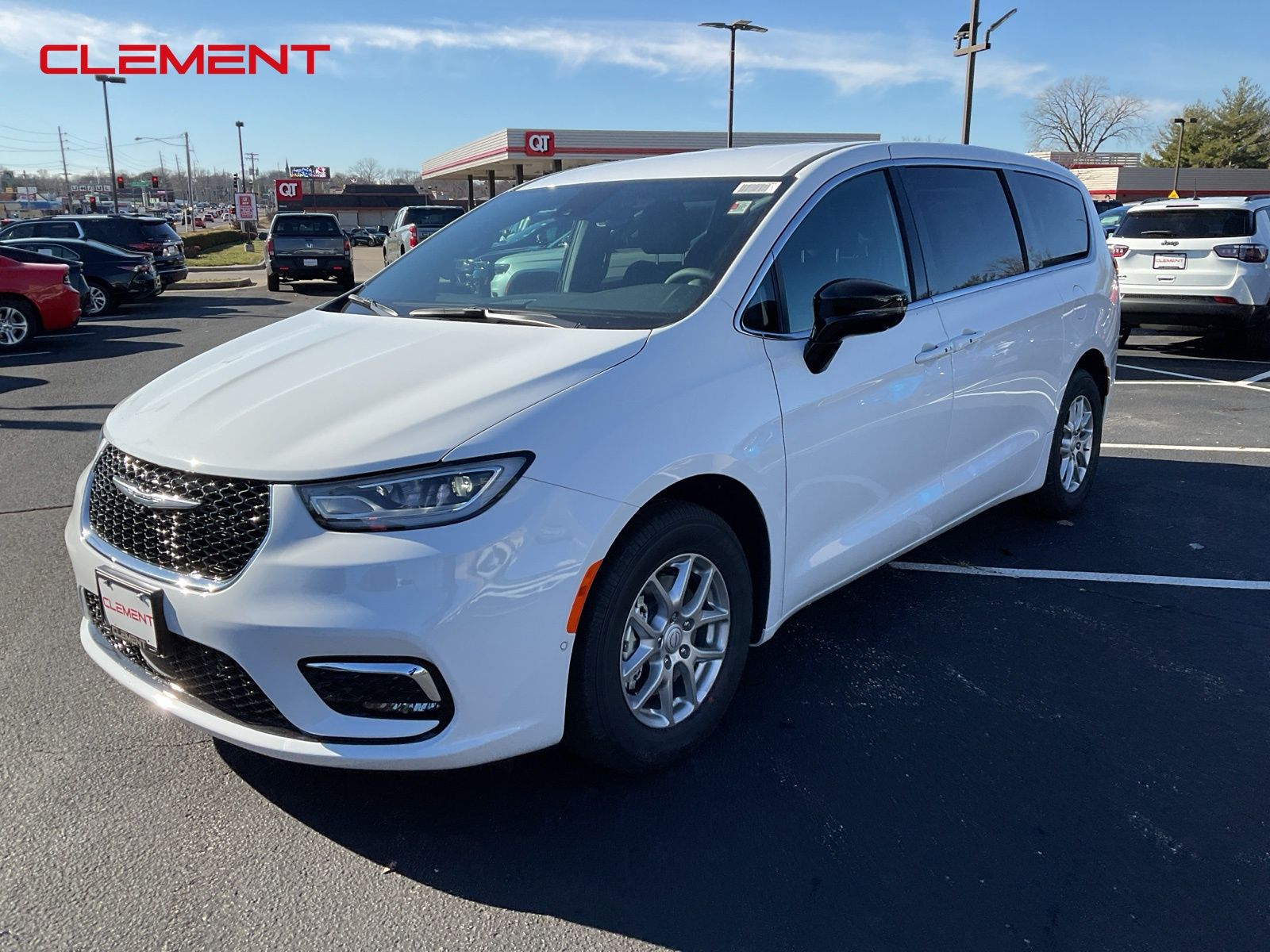 2026 Chrysler Pacifica Select's photo