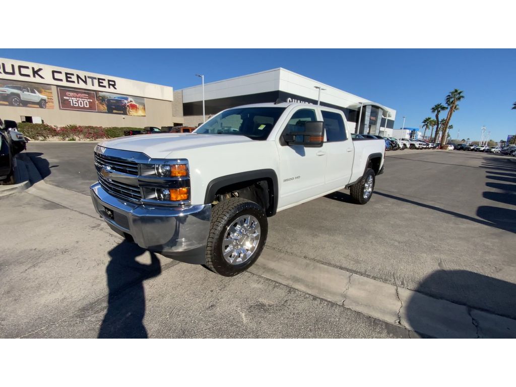 2018 Chevrolet Silverado 3500HD LT photo 4