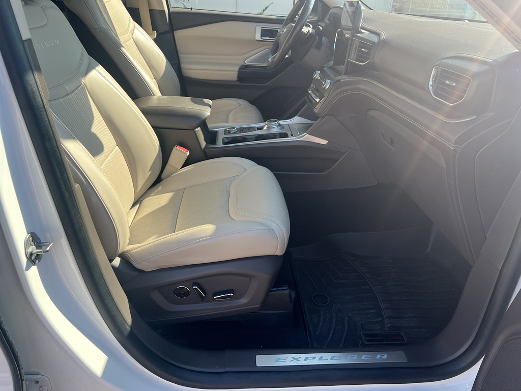 2020 Ford Explorer Platinum photo 32
