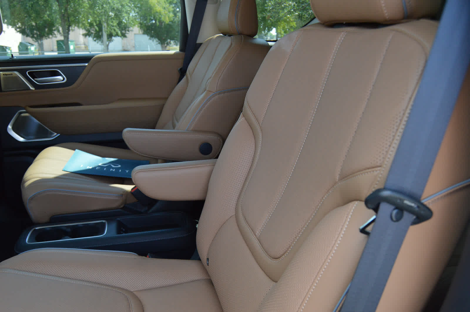 2025 Infiniti QX80 Sensory photo 21