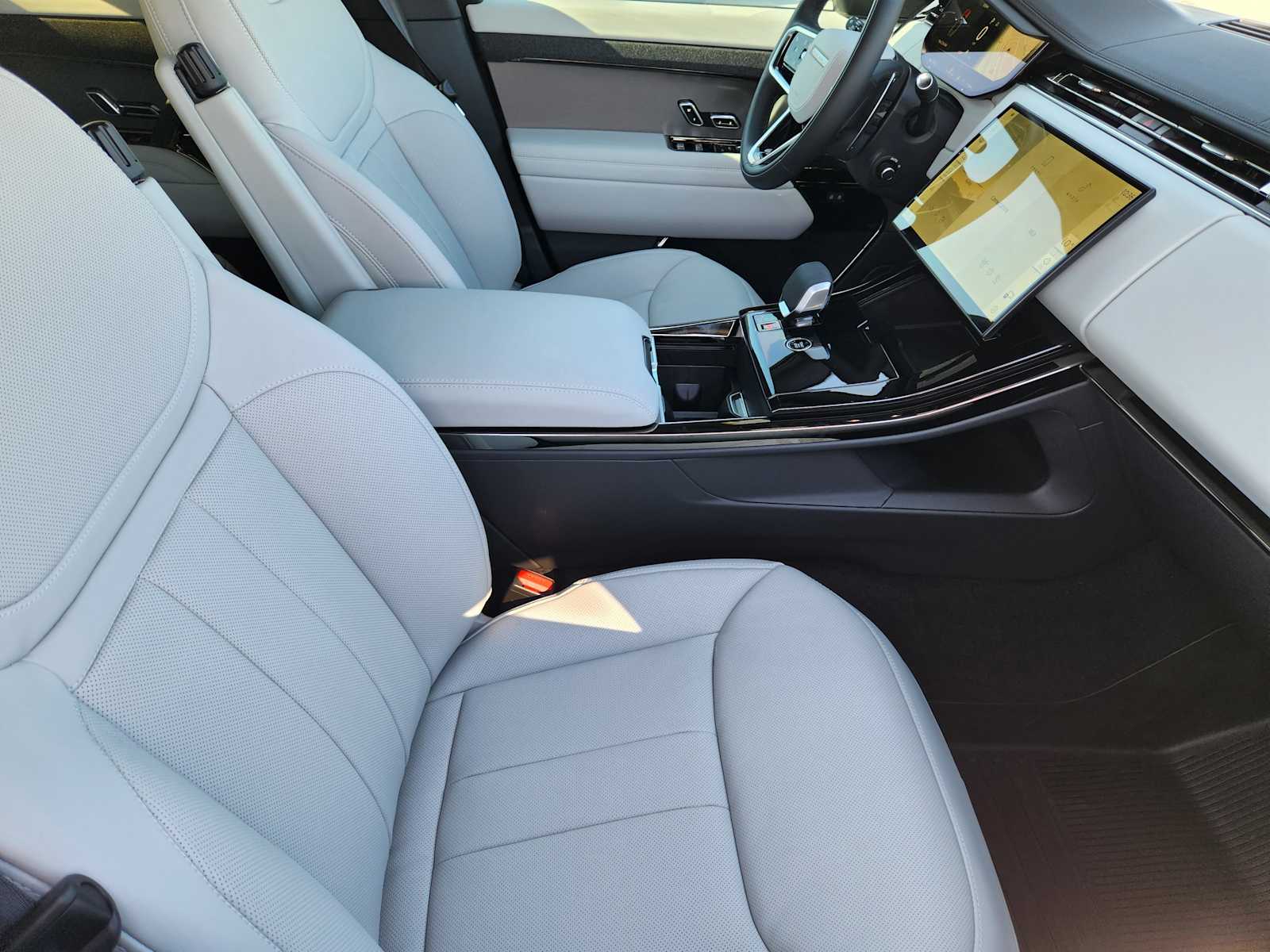 2025 Land Rover Range Rover Sport SE photo 12