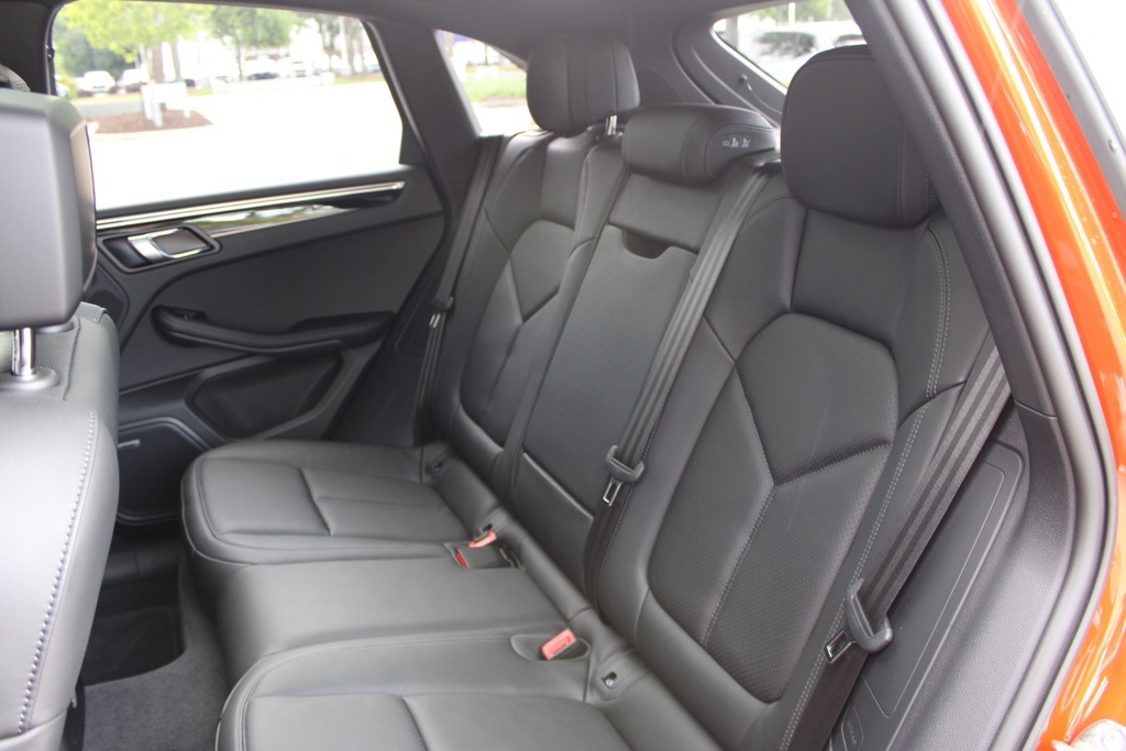 2024 Porsche Macan T photo 29