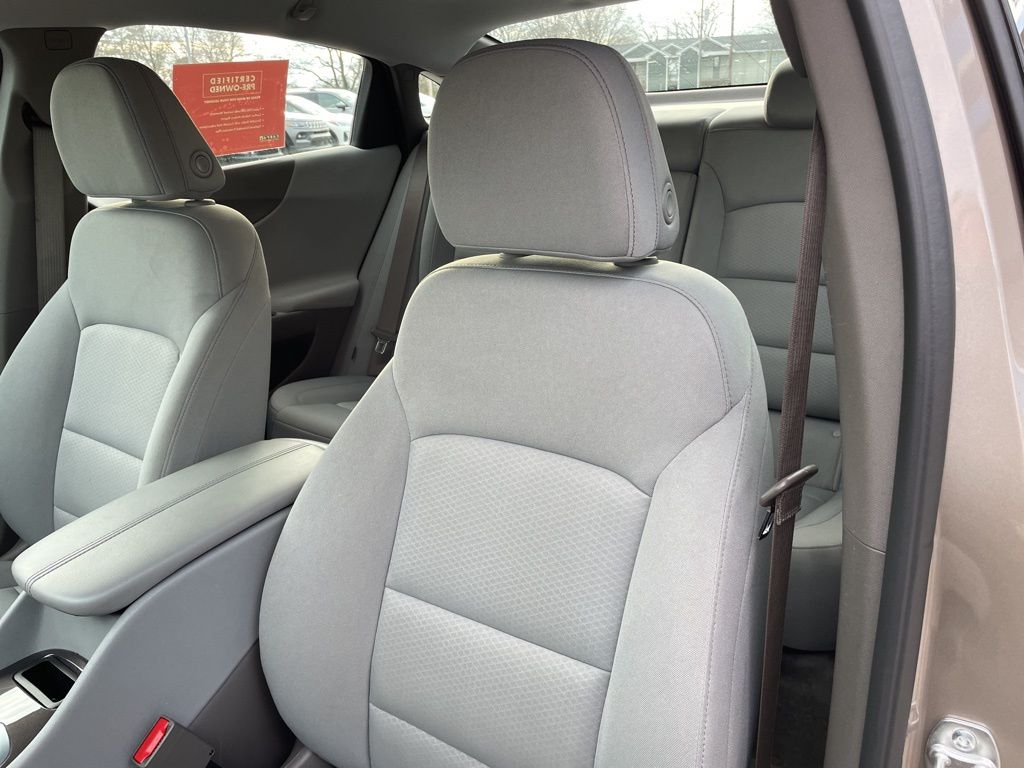 2025 Chevrolet Malibu 1LT photo 4