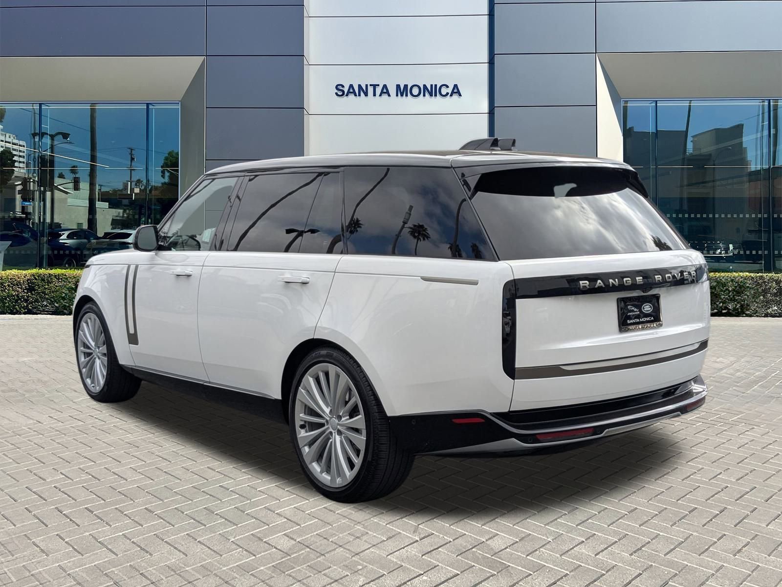 2025 Land Rover Range Rover SE photo 8
