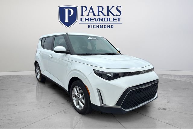 2024 Kia Soul LX's photo