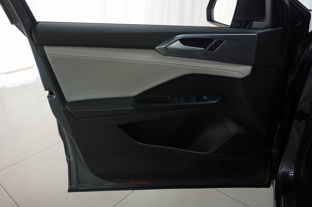 2025 Volkswagen Taos SEL photo 19