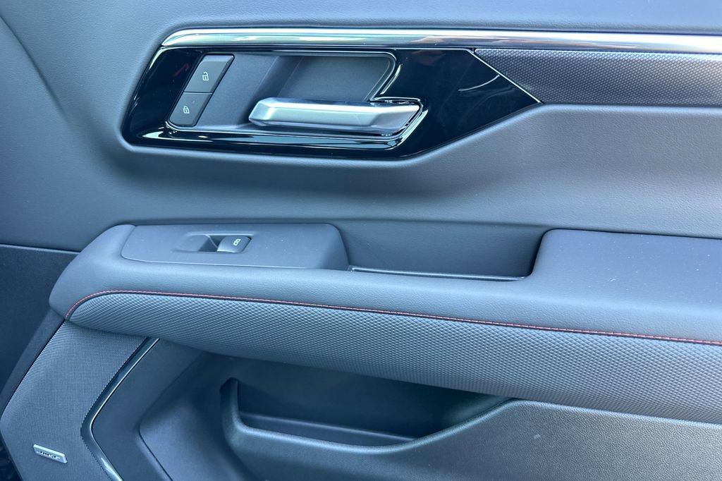 2025 Chevrolet Suburban RST photo 20