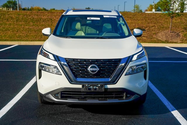 2022 Nissan Rogue SL photo 3