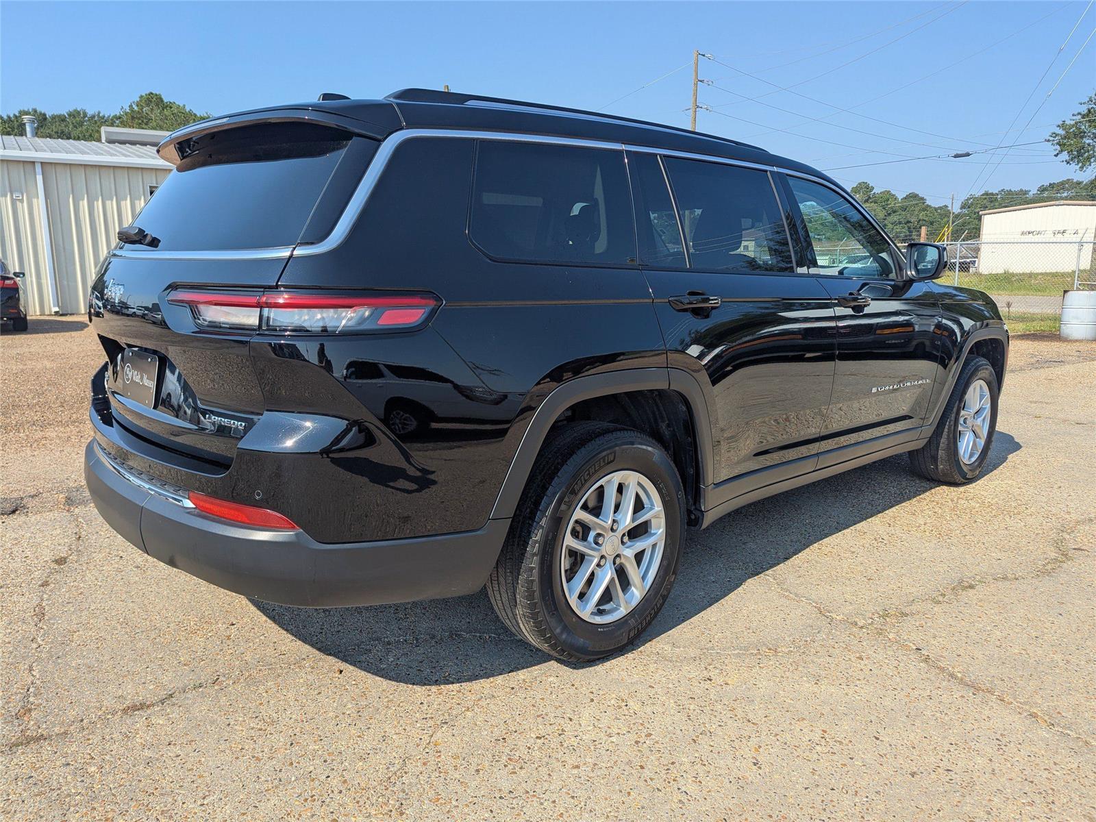 2023 Jeep Grand Cherokee Laredo photo 5