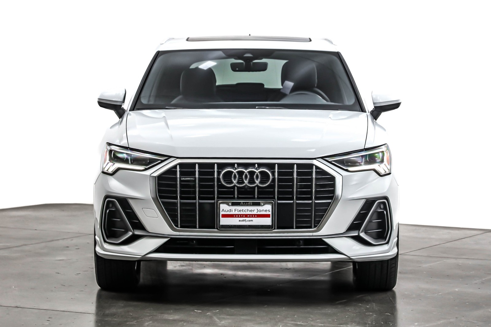 2025 Audi Q3 S line Premium Plus 45 TFSI photo 2