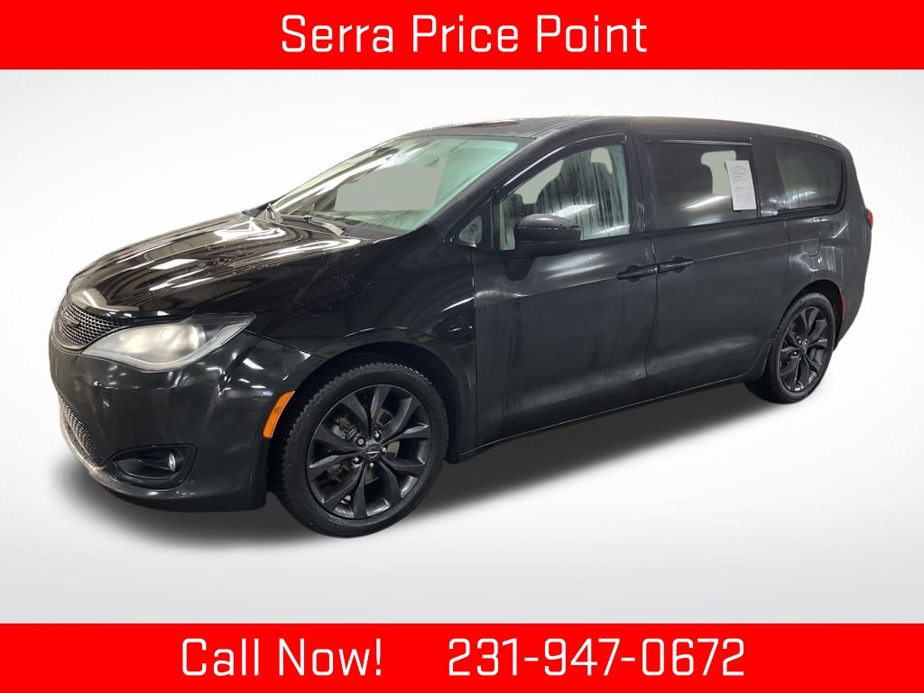 2020 Chrysler Pacifica Touring's photo