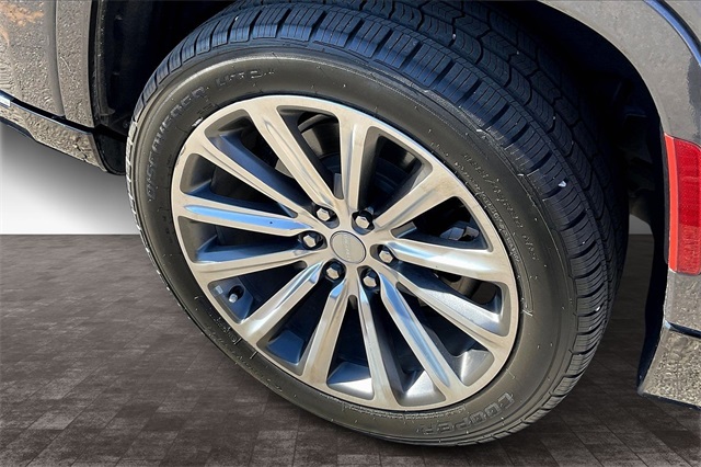 2023 Jeep Grand Wagoneer II photo 3