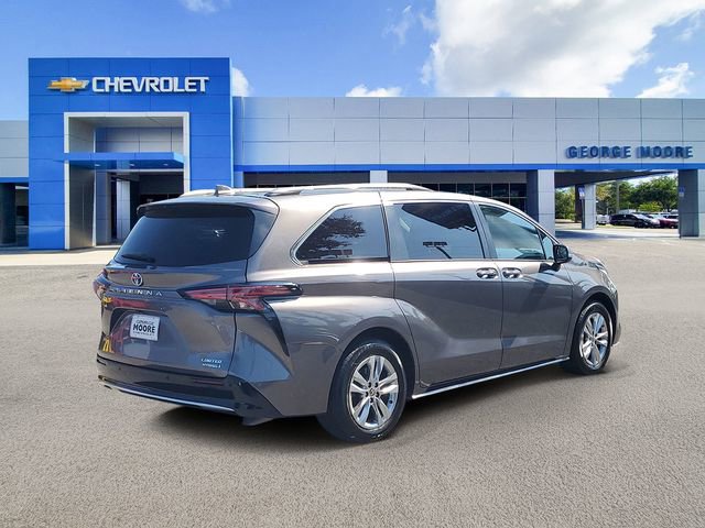 2022 Toyota Sienna Limited photo 4