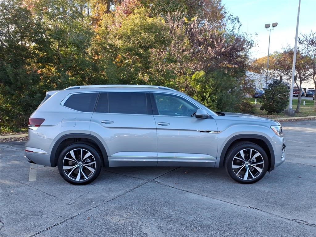 2025 Volkswagen Atlas SEL Premium R-Line photo 2