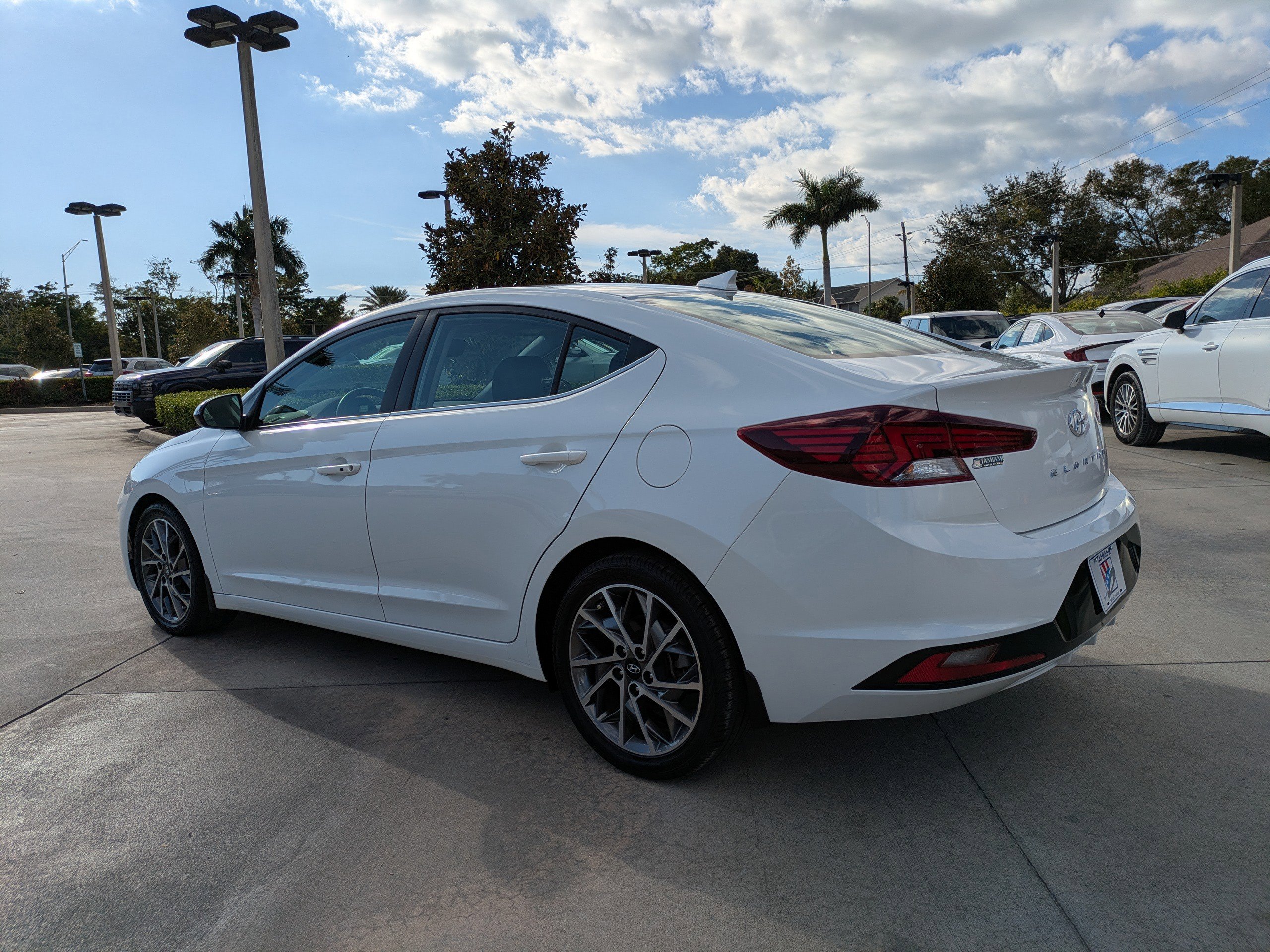 2020 Hyundai Elantra Limited photo 4