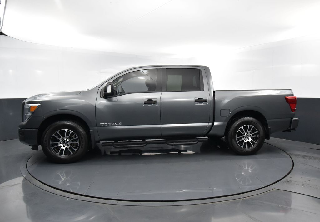 2024 Nissan Titan SV photo 2