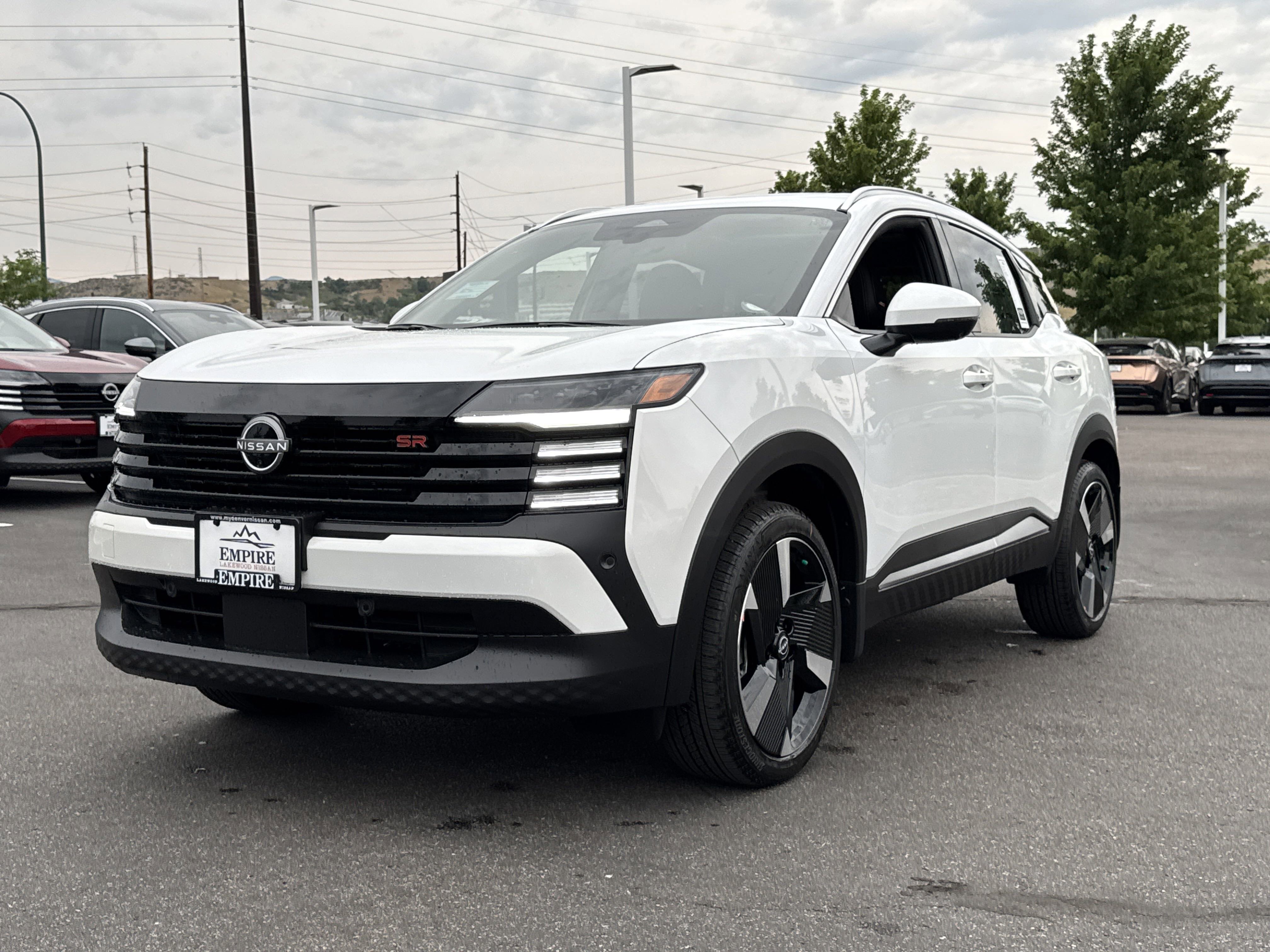 2025 Nissan Kicks SR photo 4