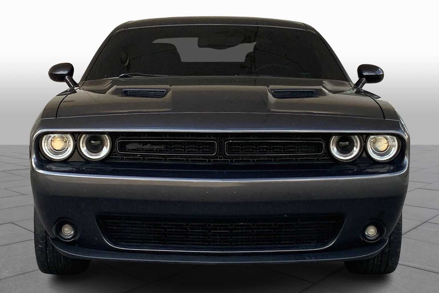 2022 Dodge Challenger SXT photo 3