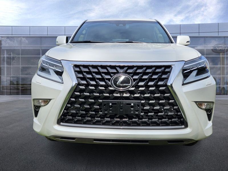 2023 Lexus GX 460 Premium photo 2