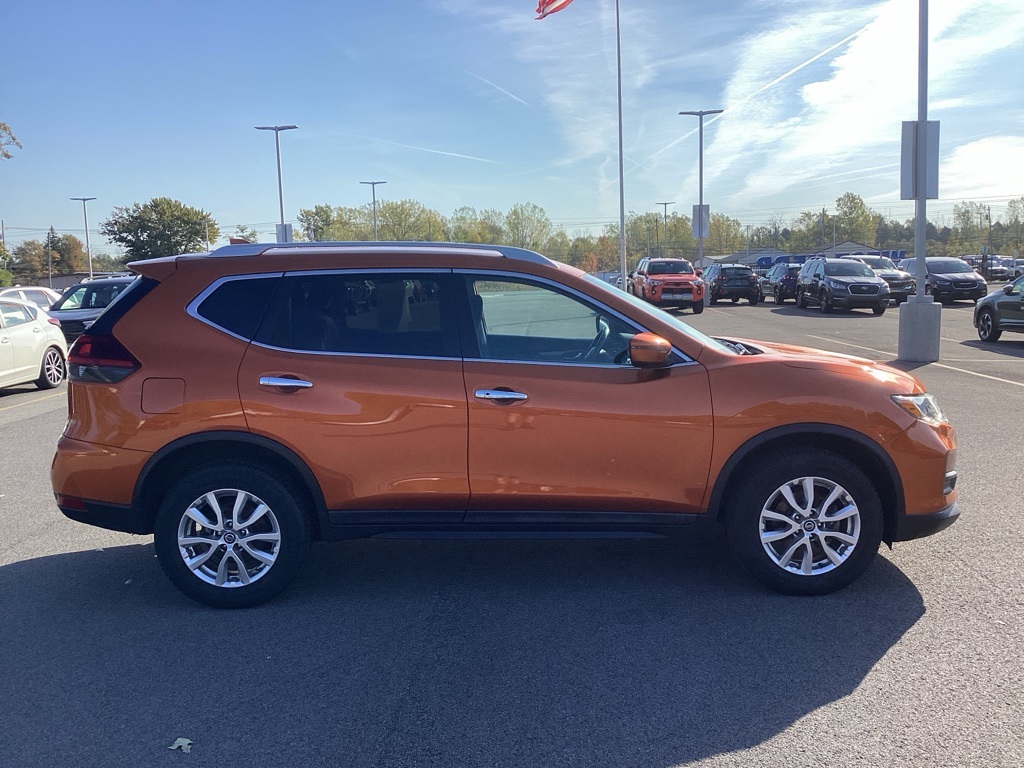 2019 Nissan Rogue SV photo 10