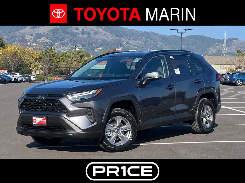 2025 Toyota RAV4 XLE's photo