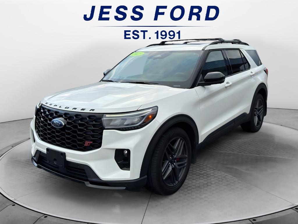 2025 Ford Explorer ST's photo