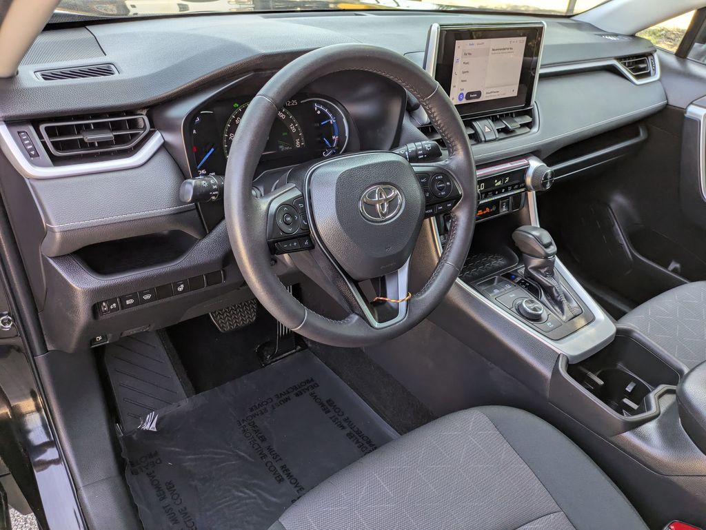 2024 Toyota RAV4 Hybrid photo 10