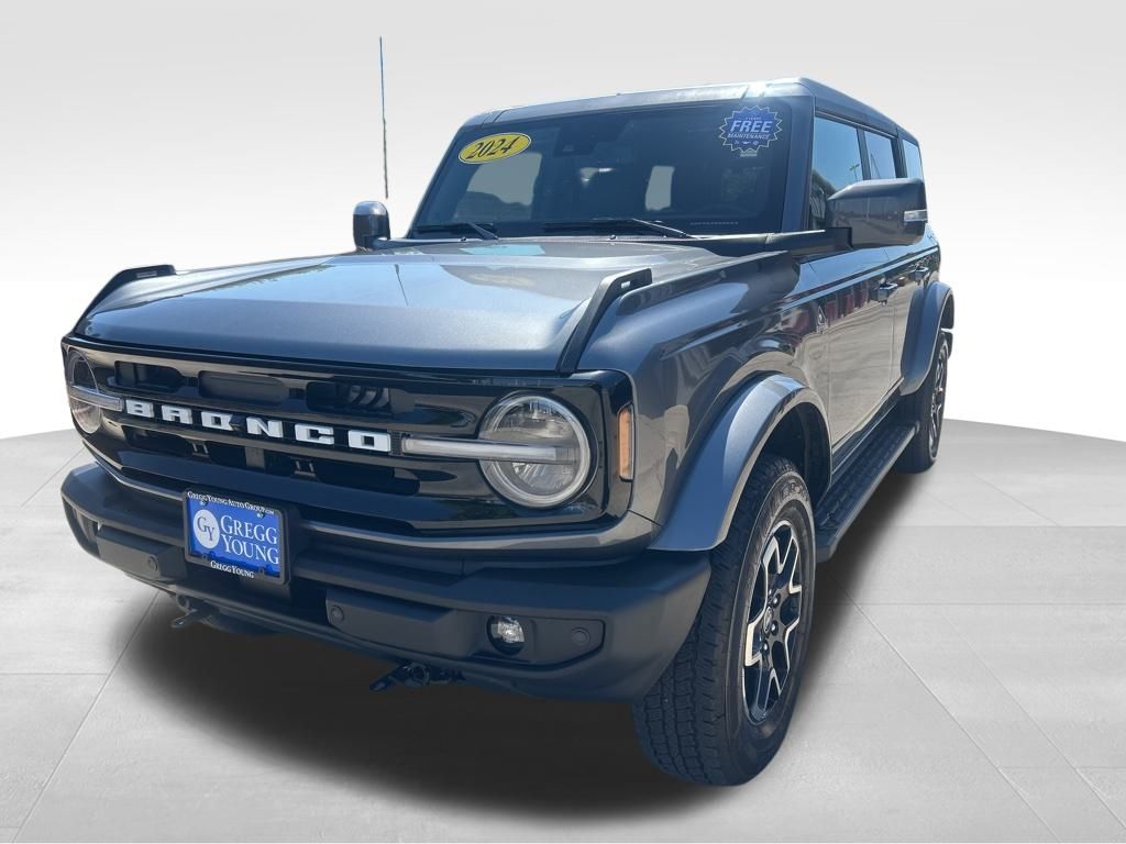2024 Ford Bronco Outer Banks photo 2
