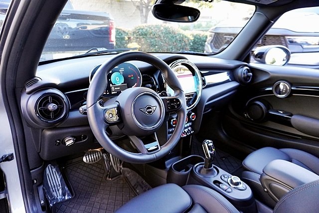 Used 2023 Silver MINI Base image 19