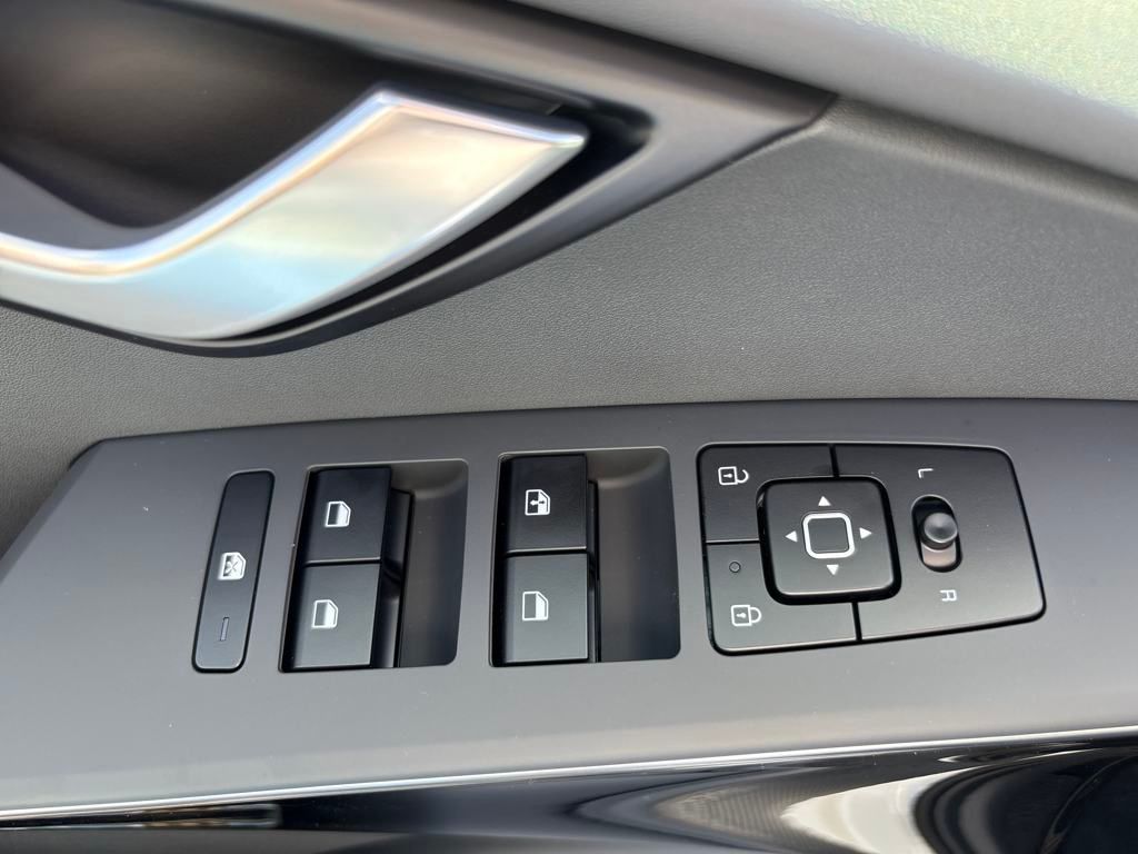2025 Kia Niro EX photo 13