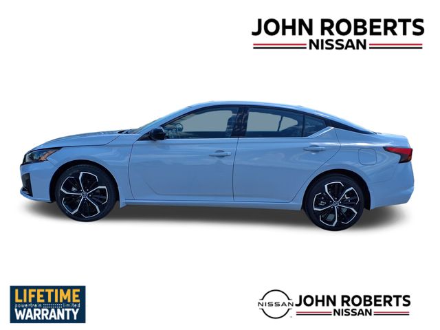 2024 Nissan Altima 2.5 SR photo 2