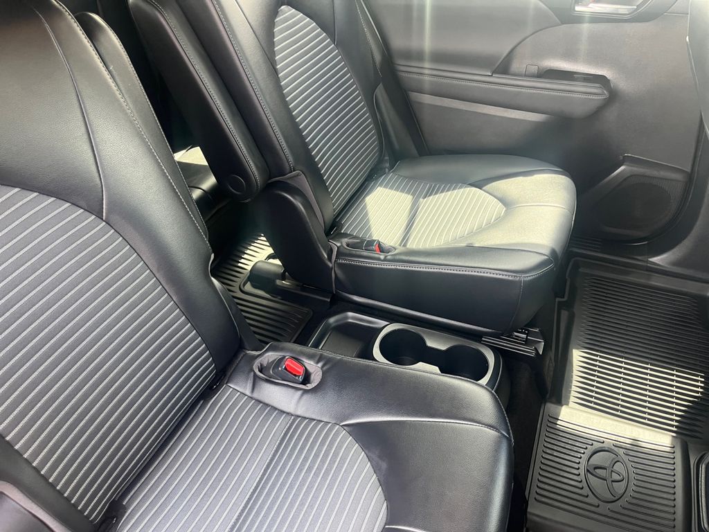 2023 Toyota Highlander XSE photo 16