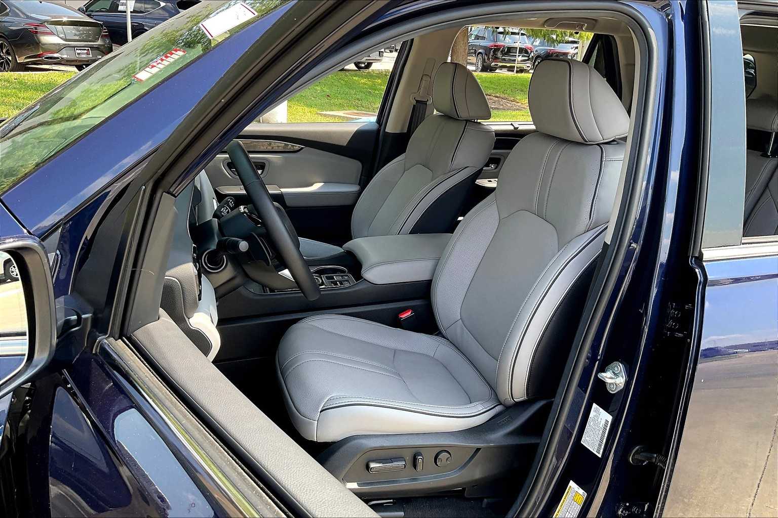 2025 Honda Pilot Elite photo 3