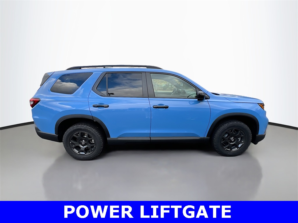 2025 Honda Pilot TrailSport photo 3