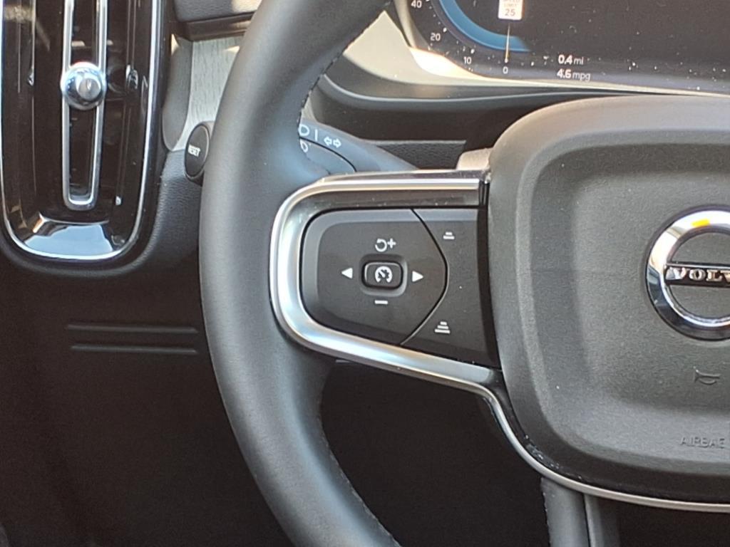 2024 Volvo XC40 Ultimate photo 14