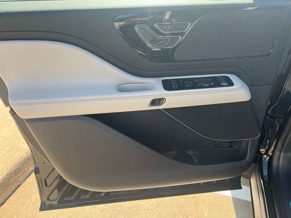 2025 Lincoln Aviator Premiere photo 17