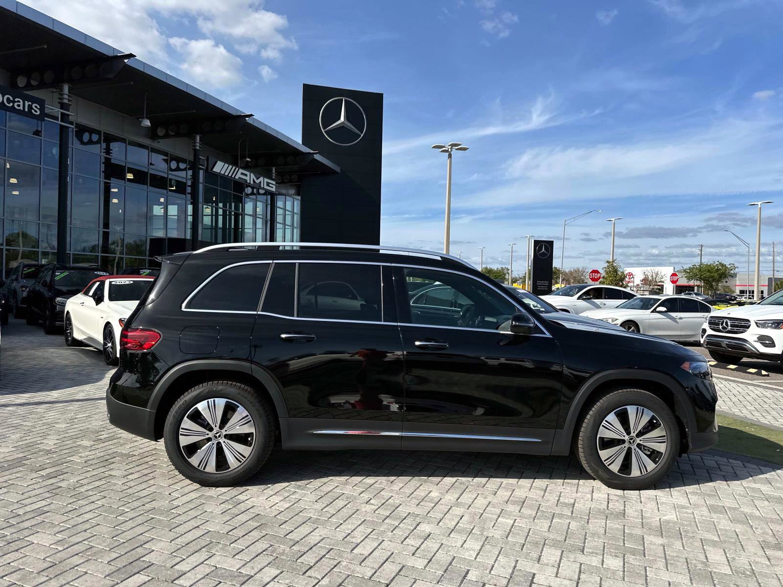 2024 Mercedes Benz EQB 300 4MATIC photo 3