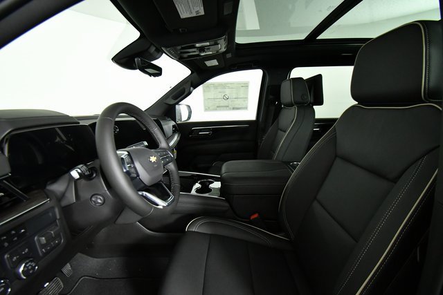 2025 Chevrolet Suburban Premier photo 4