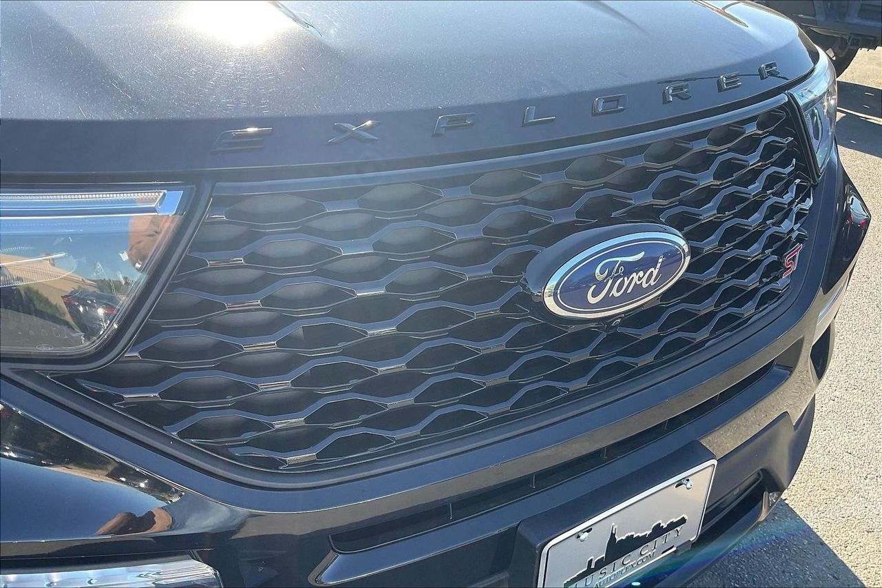 2020 Ford Explorer ST photo 25