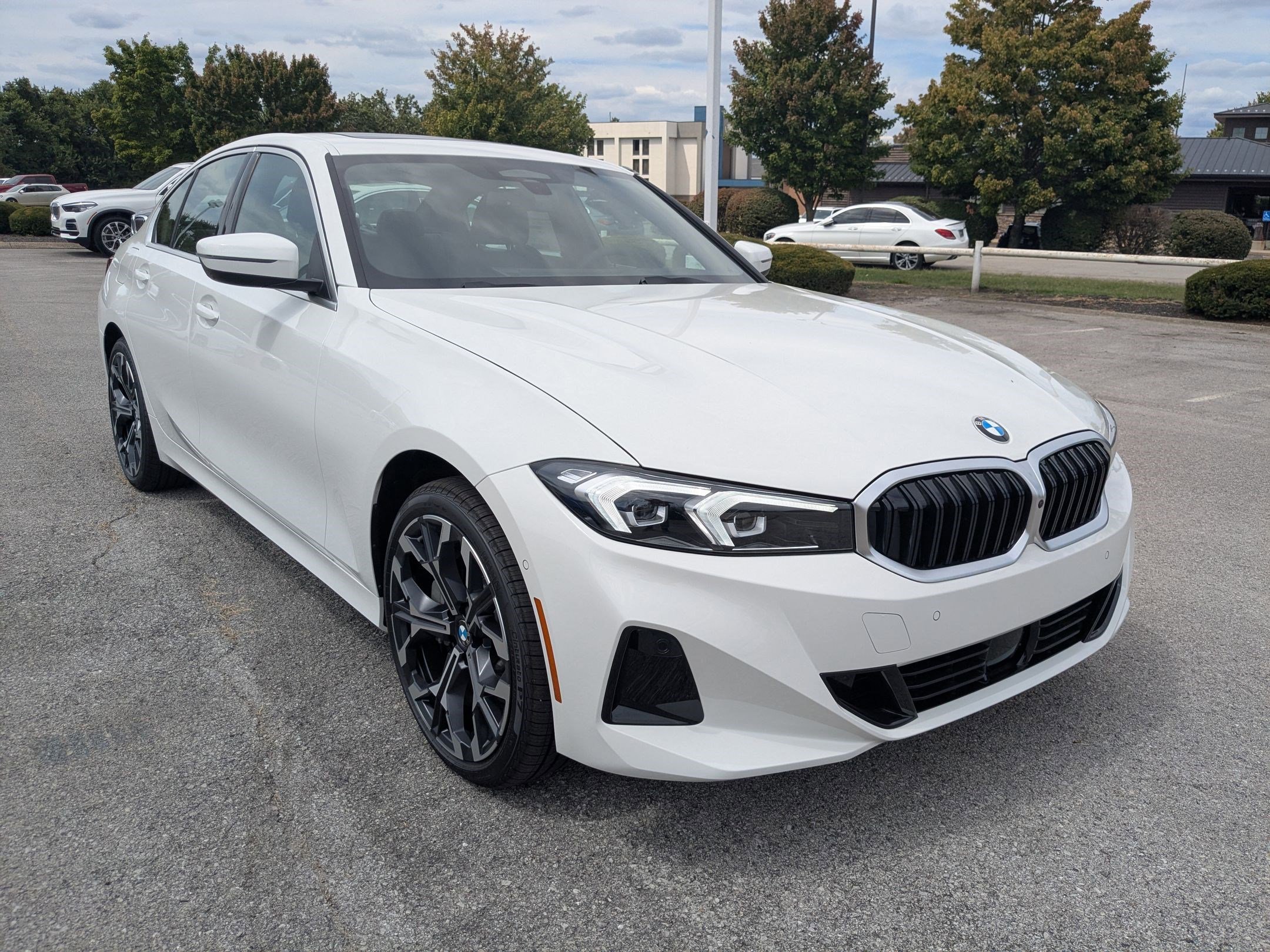 2025 Bmw 330i xDrive Sedan photo 3
