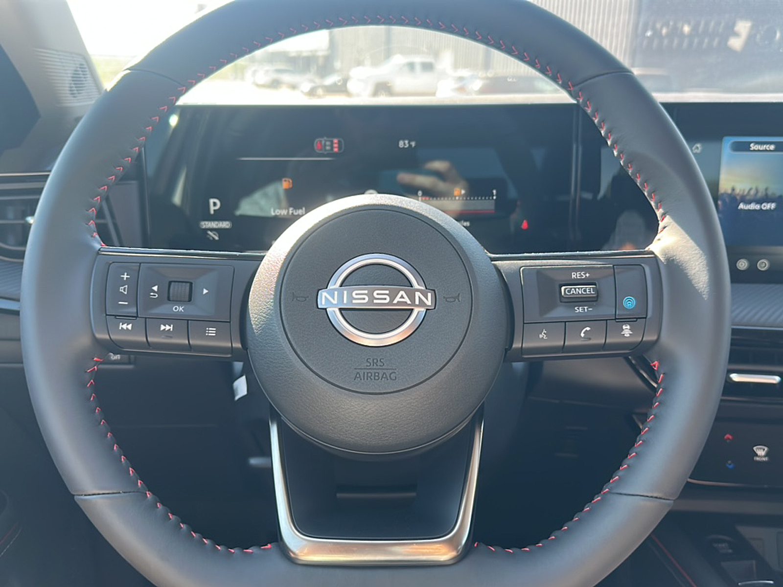 2026 Nissan Kicks SR photo 4