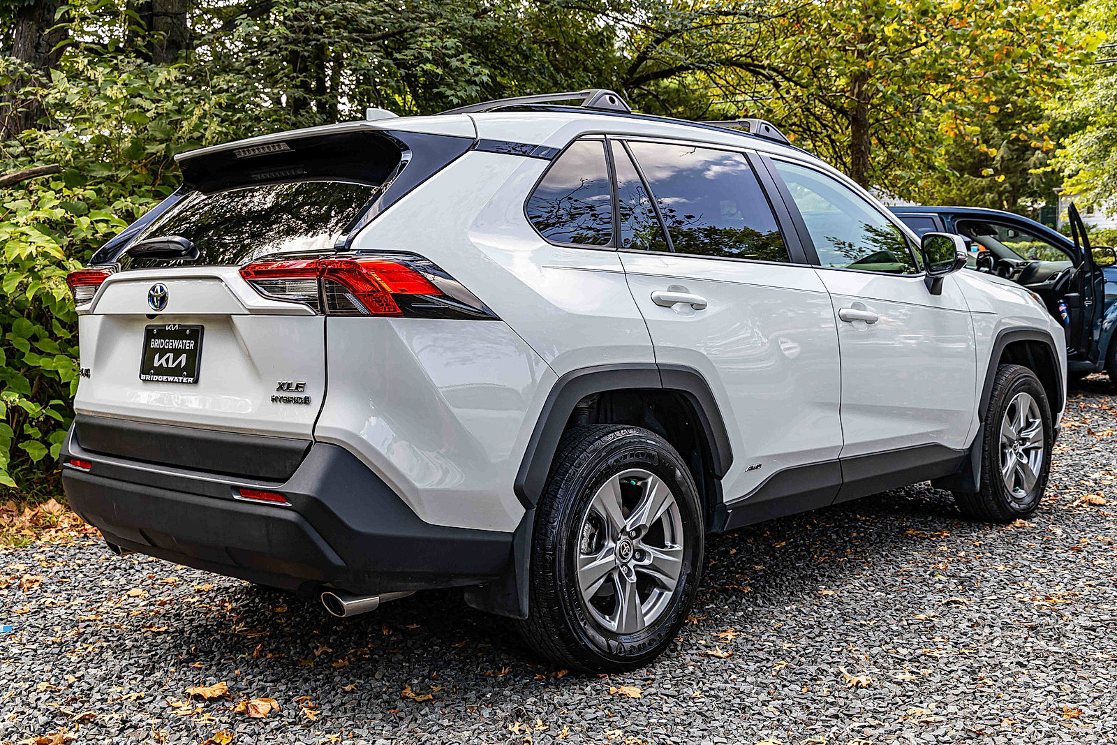 2023 Toyota RAV4 Hybrid XLE photo 4