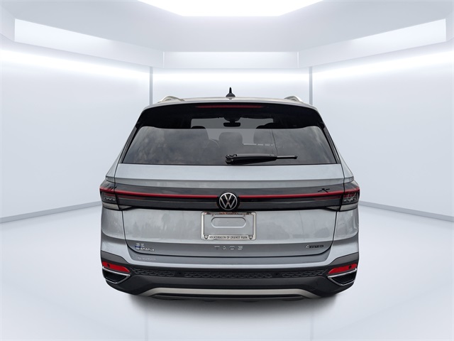 2025 Volkswagen Taos SE photo 4