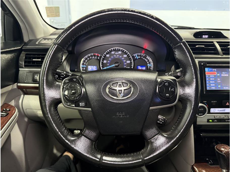 2012 Toyota Camry XLE photo 29