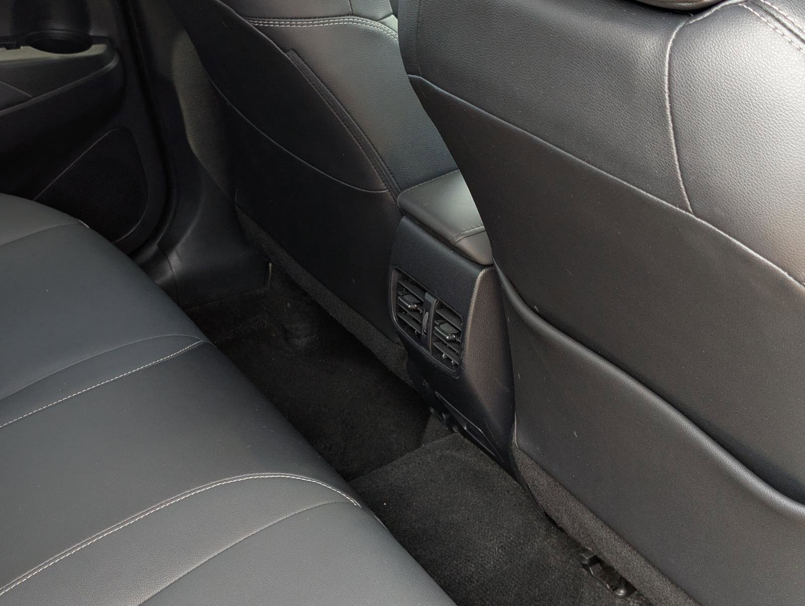 2022 Toyota Corolla Cross XLE photo 32