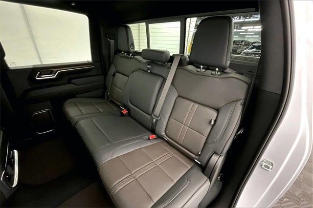 2025 Chevrolet Silverado 3500HD High Country photo 13
