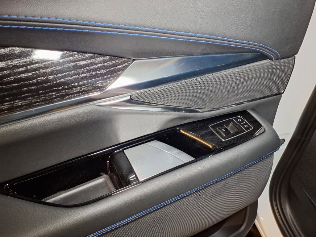 2025 Cadillac Escalade IQ Luxury photo 11