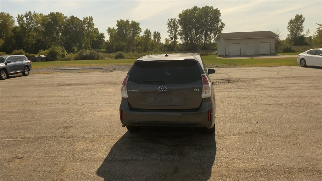 2017 Toyota Prius V Four photo 7