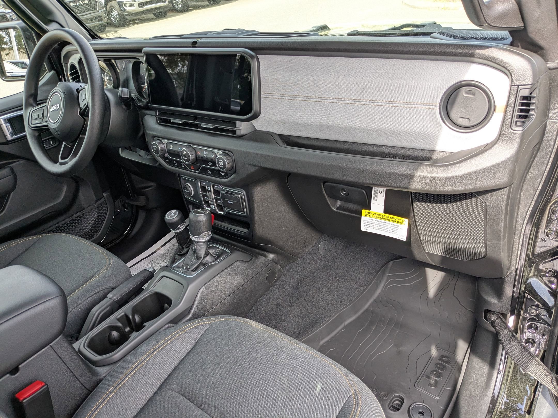 2025 Jeep Gladiator Sport photo 31